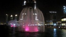 Lo spettacolo delle fontane al Dubai Mall