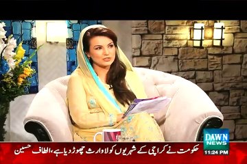 Wasim Akram Ne Begum Ke Sath Shopping Ka Naya Tareqa dhond Liya -
