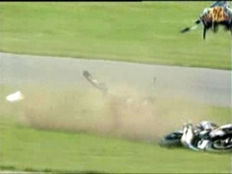 Chute moto + mur cassé