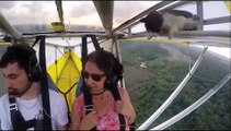 YouTube: Gato aparece en cabina de avión en pleno vuelo