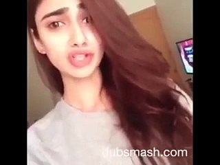 Pakistani Girl vs Indian Girl Dubsmash