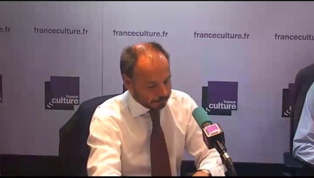 Les matins -Surveillance et démocratie : un couple inconciliable ?