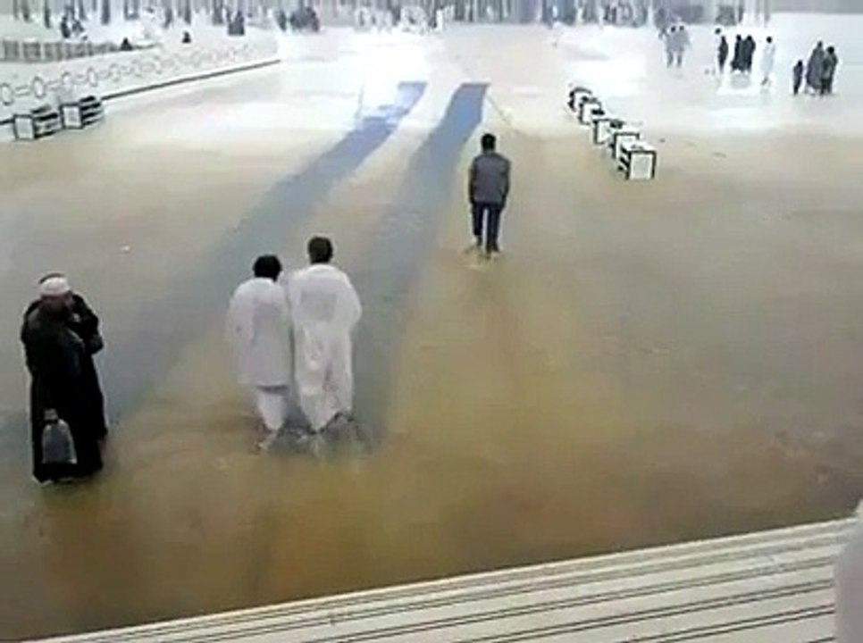 Rain In KHANA KABA subhanALLAH