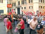 14-09-11 SCONTRI MONTECITORIO CON PESTAGGIO CARICA E FUMOGENI