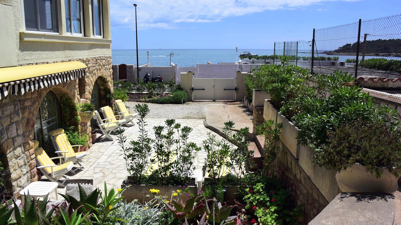 CAP D'ANTIBES Vente Appartement 132 m² - Accès plage et ponton privés