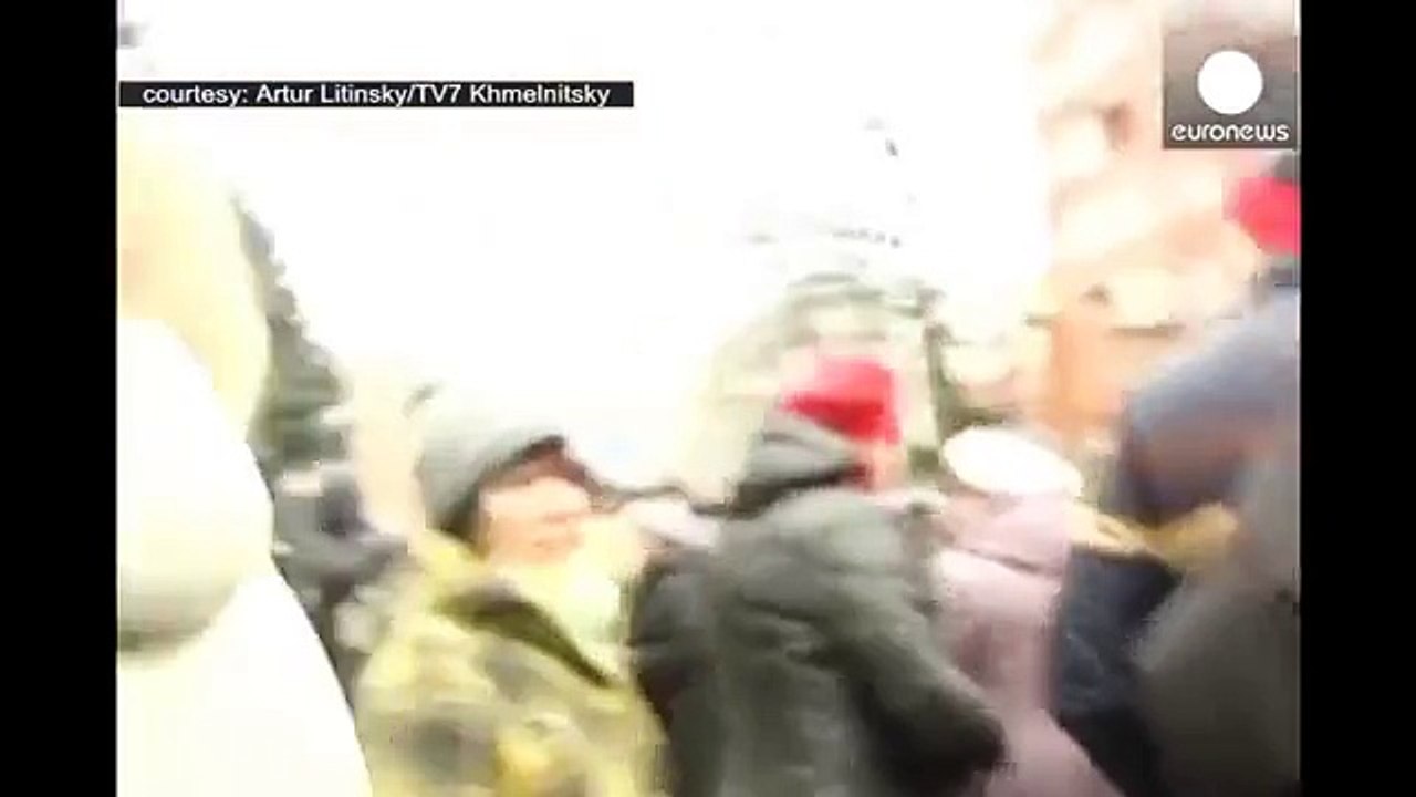 Graphic footage: Woman shot as Ukraine protesters storm security service building