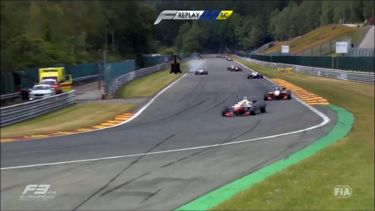 Un pilote de Formule 3 s'envole à Spa Francorch...