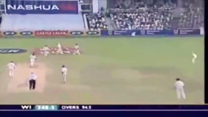 Girls on the cricket field-Z6u-YmYb564