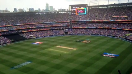 Crowd reaction at the MCG as Dhawan gets a century in the world cup-IAcgrMuy5tI