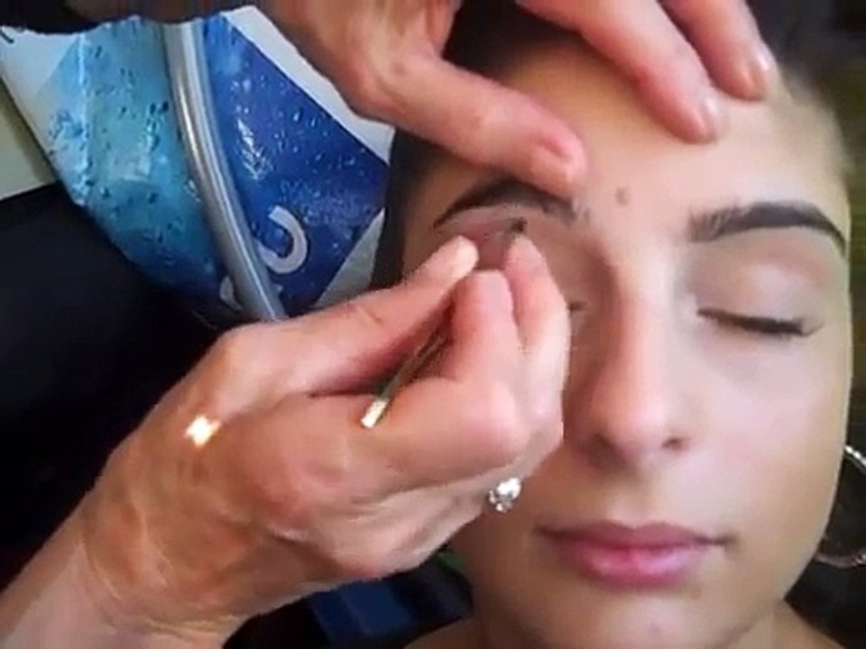ENFIN: L'épilation des sourcils!
