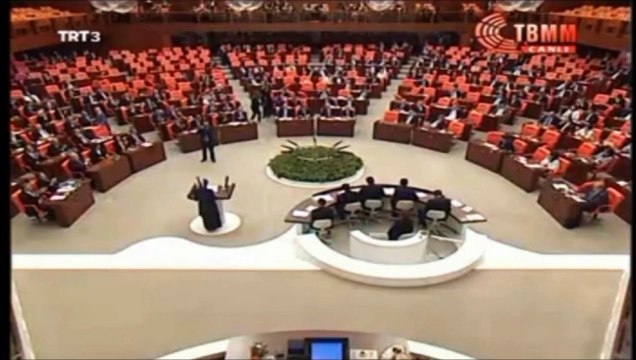 Ablası gibi giyinip böyle yemin etti