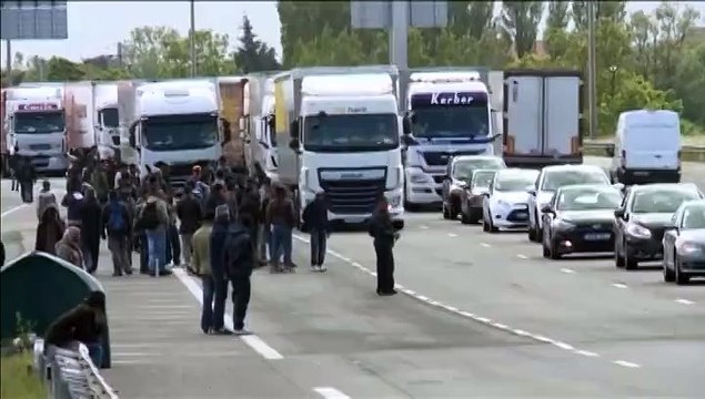 Grève à Calais : d'importants bouchons sur l'autoroute A16 et les voies d'accès du tunnel sous la Manche