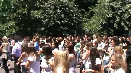 Colegiul National Spiru Haret Tg-Jiu (Waving flag Dance)