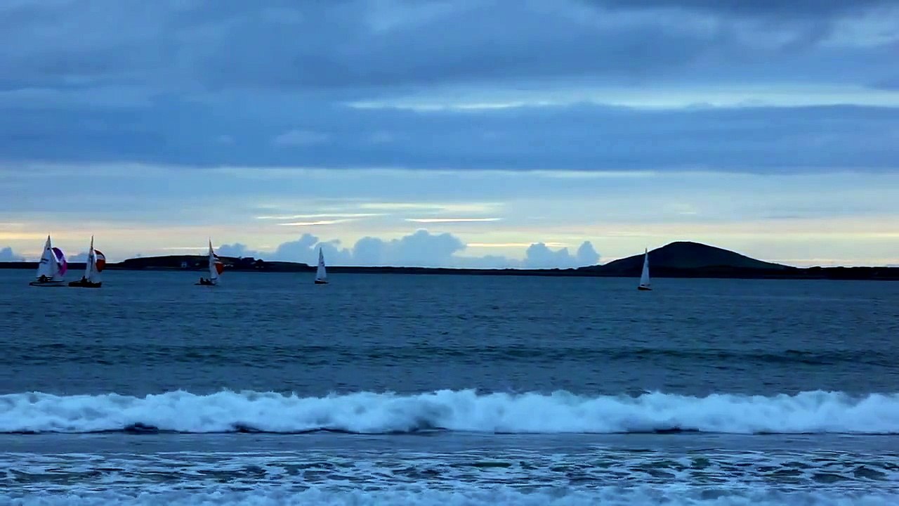 Relaxing chill out music -Beatuiful gentle sound of waves lapping-Calm tranquil evening by the sea