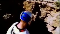 مقطع فيديو ل فيلكس وهو يقفز كهف مجلس الجن بسلطنه عمان .