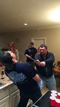 Ivre, il coupe le nez de son pote avec une épée