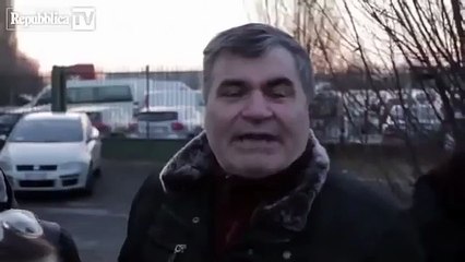 Fabrizio Corona Arriva in Carcere, la Folla lo Applaude [Busto Arsizio]