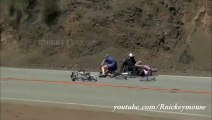 Une moto percute deux cyclistes