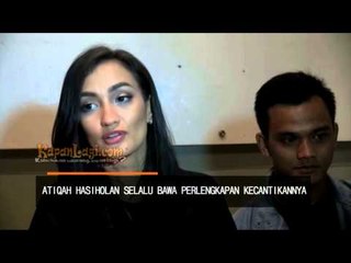 Syuting Out Door Atiqah Hasiholan Tetap Jaga Kecantikan