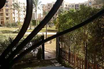 شقة للايجار بالرحاب مفروشة ارضى بجنينة