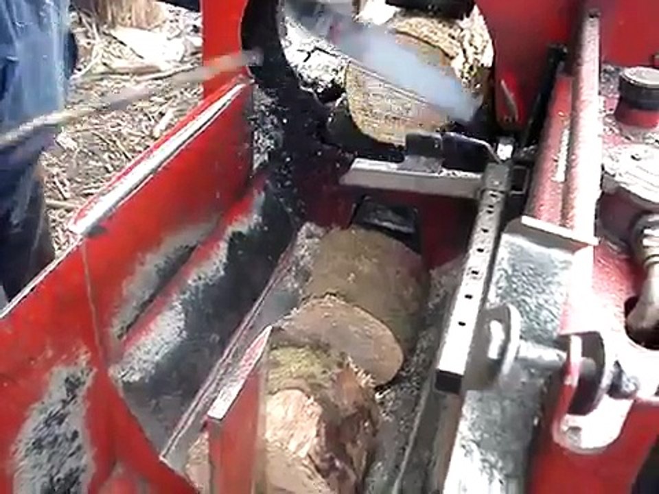 Wood cutting machine