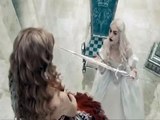 Alice in Wonderland 2010 - Bílá Královna/Anne Hathaway CZ