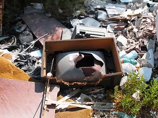 MEGA DISCARICA ABUSIVA A SCICLI! CAVALLI E CANI MORTI