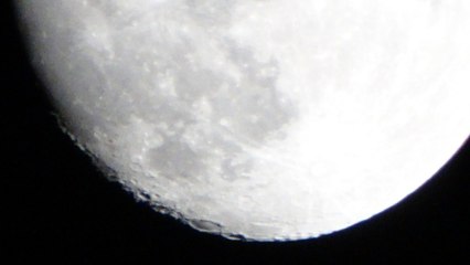 Zoom Canon  HF200 Lune