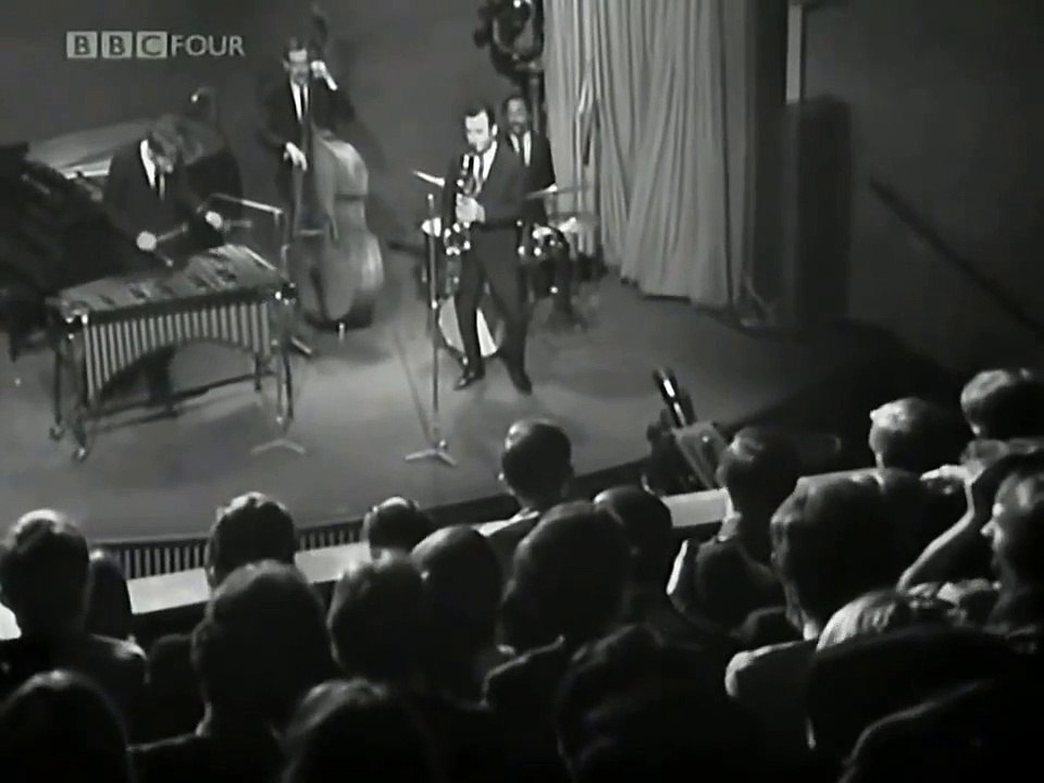 "Desafinado/Chega de Saudade" Stan Getz, Gary Burton, Steve Swallow, Roy Haynes, (1966)