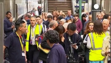 Download Video: Stop al tunnel sotto la Manica e ai treni eurostar: i marinai francesi occupano i binari