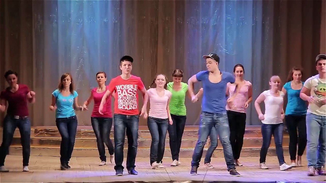 Фестиваль школьного танца . Танцует 11 класс.
