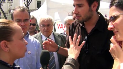 Di Battista e Ruocco in piazza con giornalista di Ballarò