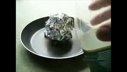 Đây là lý do bạn không nên sử dụng điện thoại ở cây xăng!