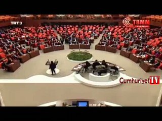 HDP'li vekilin yeminini Baykal araya girip tekrarlattırdı