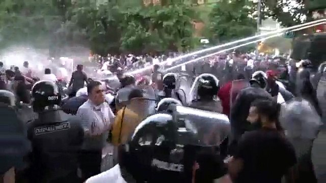 Elektrik zammı protestosuna polis müdahalesi