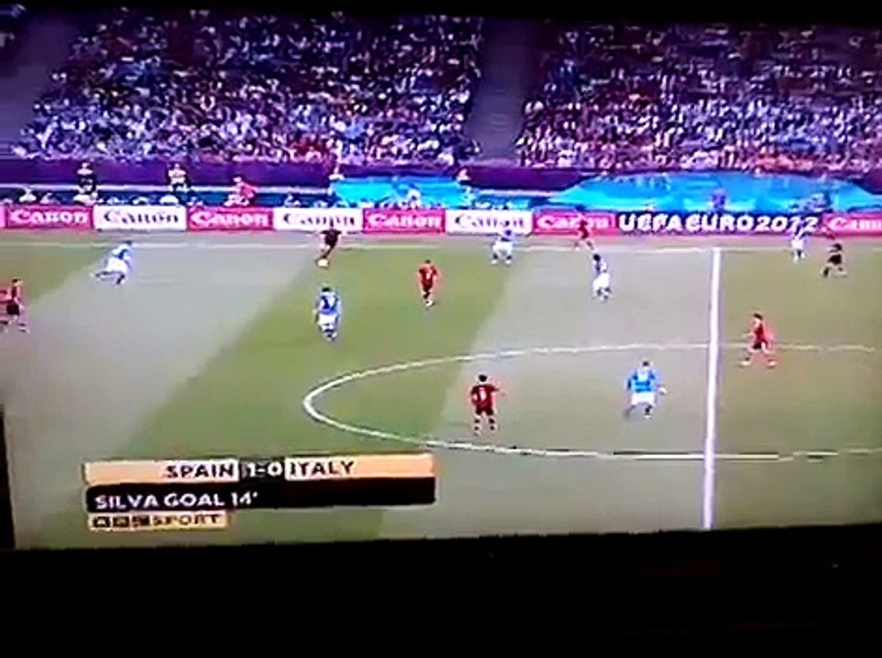 David Silva goal Spain vs Italy 2-0 Finals Euro 2012 01-07-2012