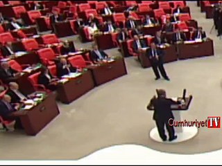 AKP'li vekil yemin ederken orucunu bozuyordu