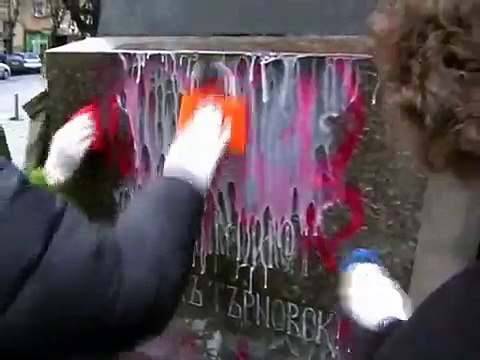 МО на ВМРО София почиства паметника на Св. Патриарх Евтимий