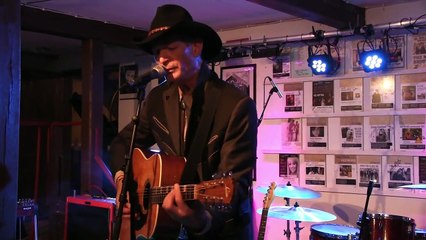 Doug Seegers - "Don´t Laugh  At Me" live @ Carlas