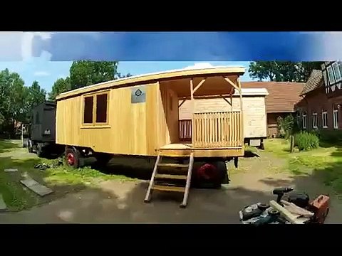 Holz Zirkuswagen / Caravanes de la fusta