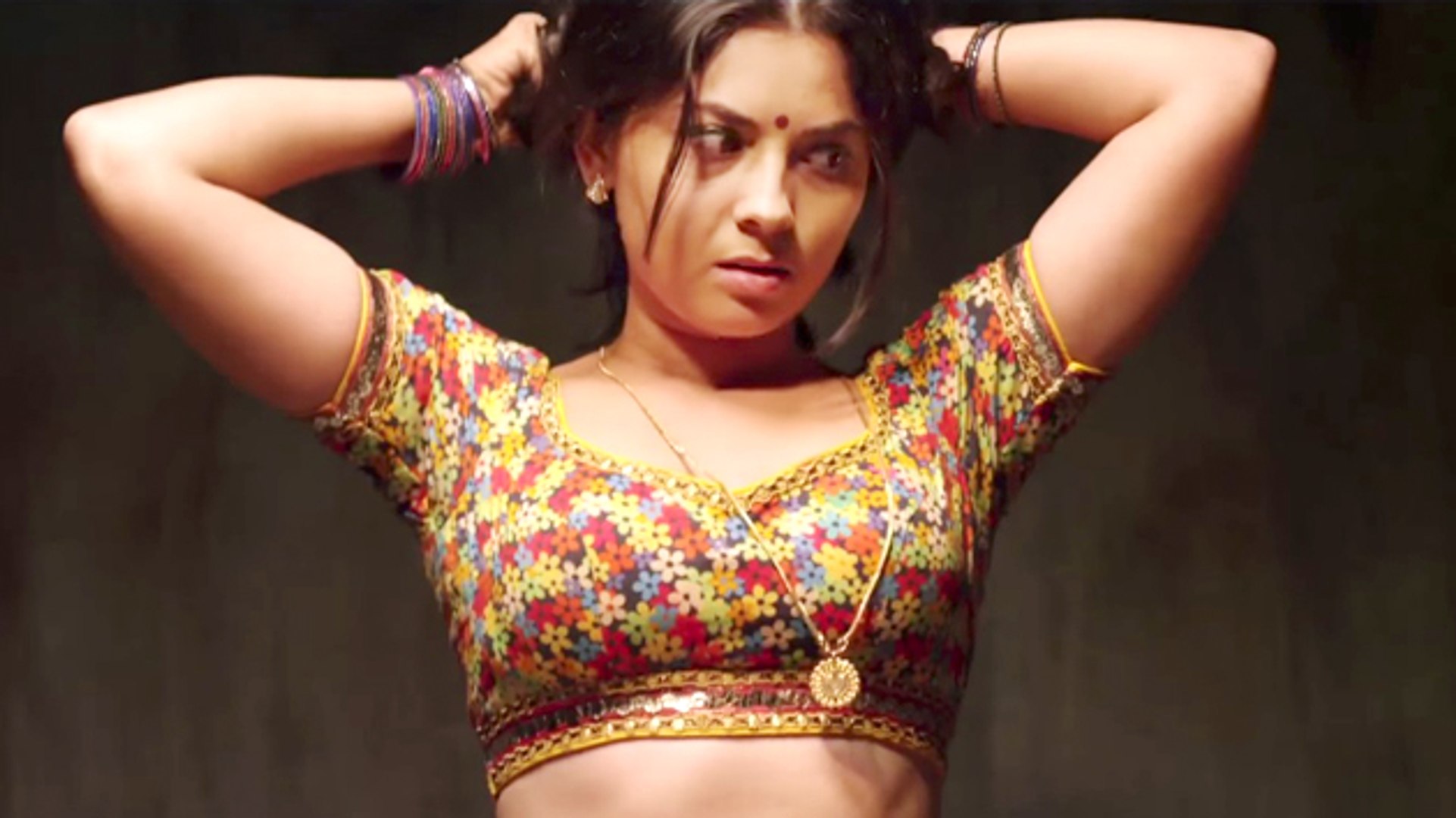 Sonali kulkarni hot video
