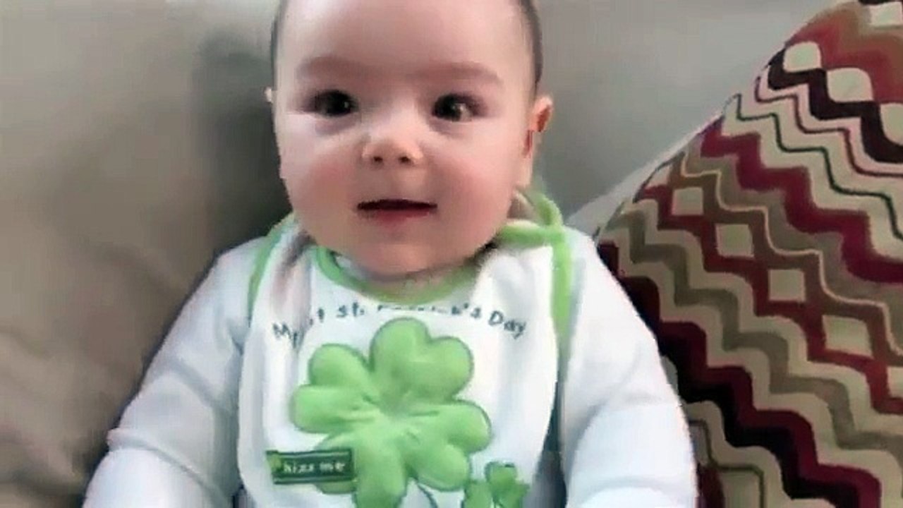 Baby cries when listening sings so cute (Synthetic) - Best Funny Baby Videos 2015