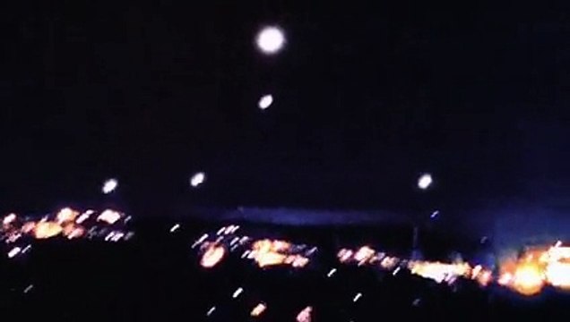 OVNI DEJA CAER ESFERAS DE LUZ