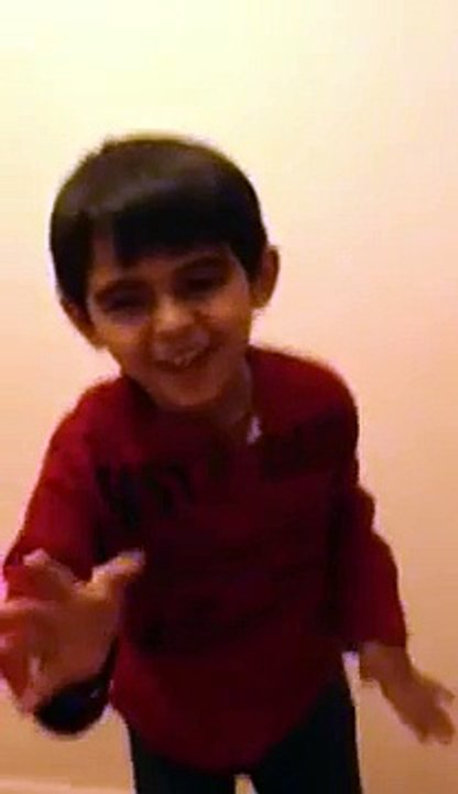 Ari Singing " Why this Kolaveri Di "