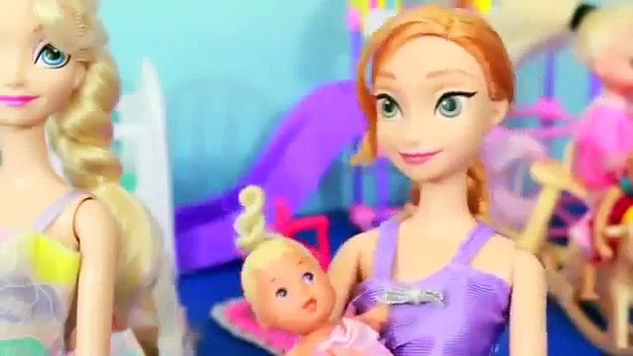 ELSA DAYCARE Play Doh Barbie FROZEN PARODY PEPPA PIG Part 1 Anna ...