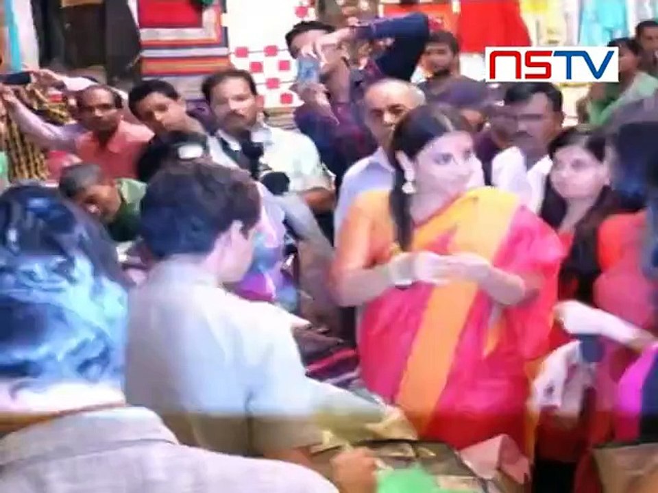 Vidya Balan unveils MP craft and Handloom