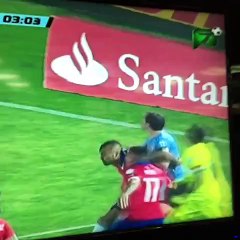 Chile vs. Uruguay: el error que casi le cuesta un gol a Claudio Bravo (VIDEO)