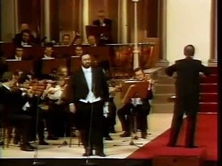 Luciano Pavarotti - Recondita Armonia (Concert)