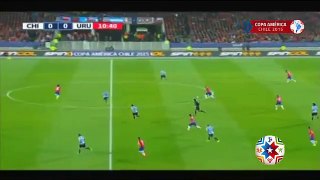 كوبري تشيلي يسقط لاعب أوروجواي