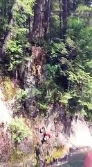 Le fail de l'année, sauter dans une rivière depuis un arbre